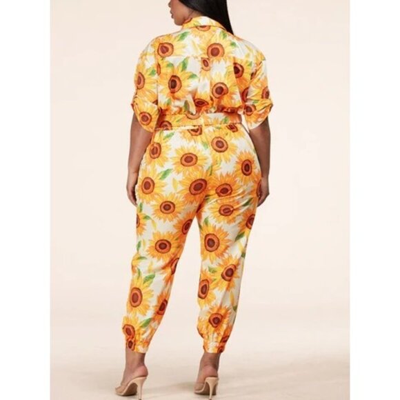 NWT Plus Size Short Sleeve Button Up Sunflower Jumpsuit  4X - Picture 3 of 5